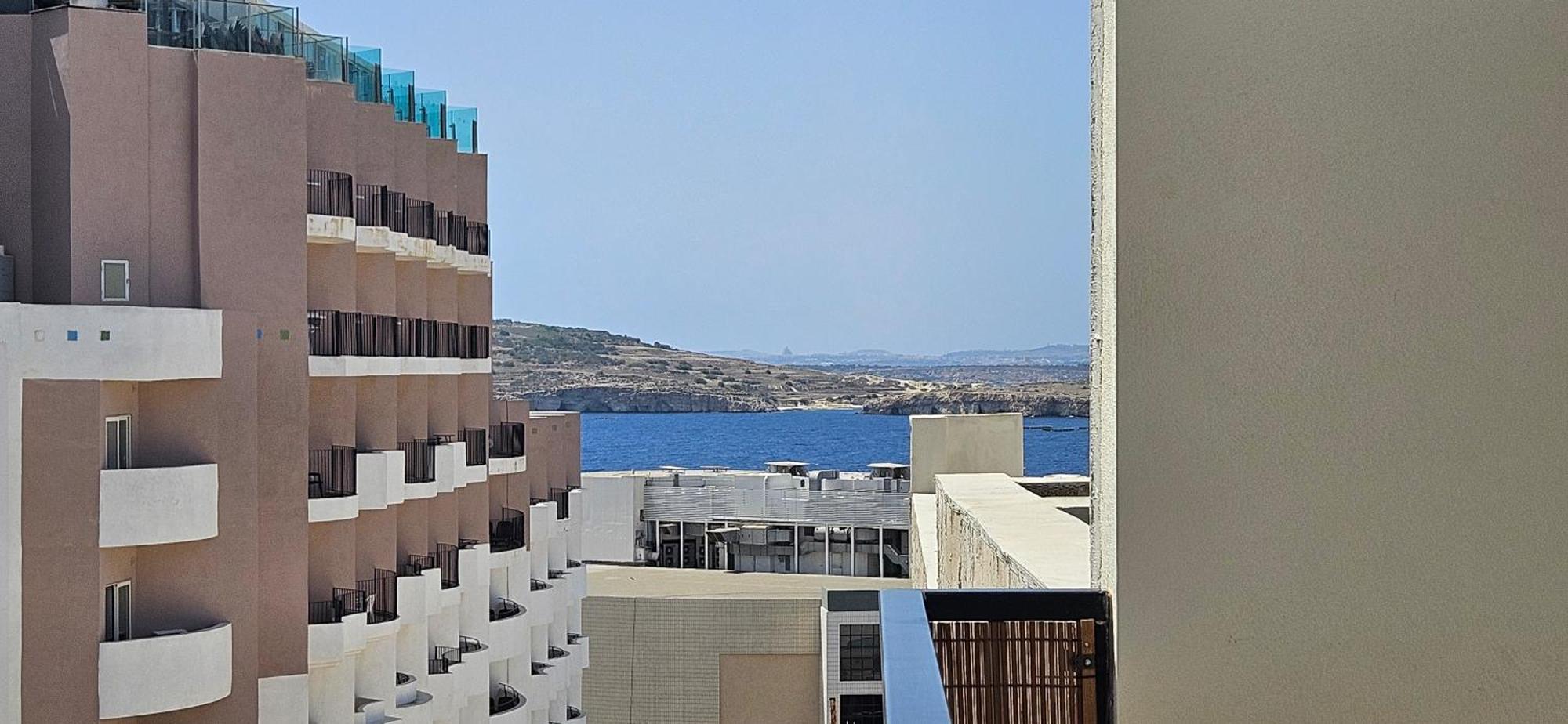 セント・ポールズ・ベイSea Breeze Penthouse And Terrace Qawra St Paul'S Bayアパートメント エクステリア 写真
