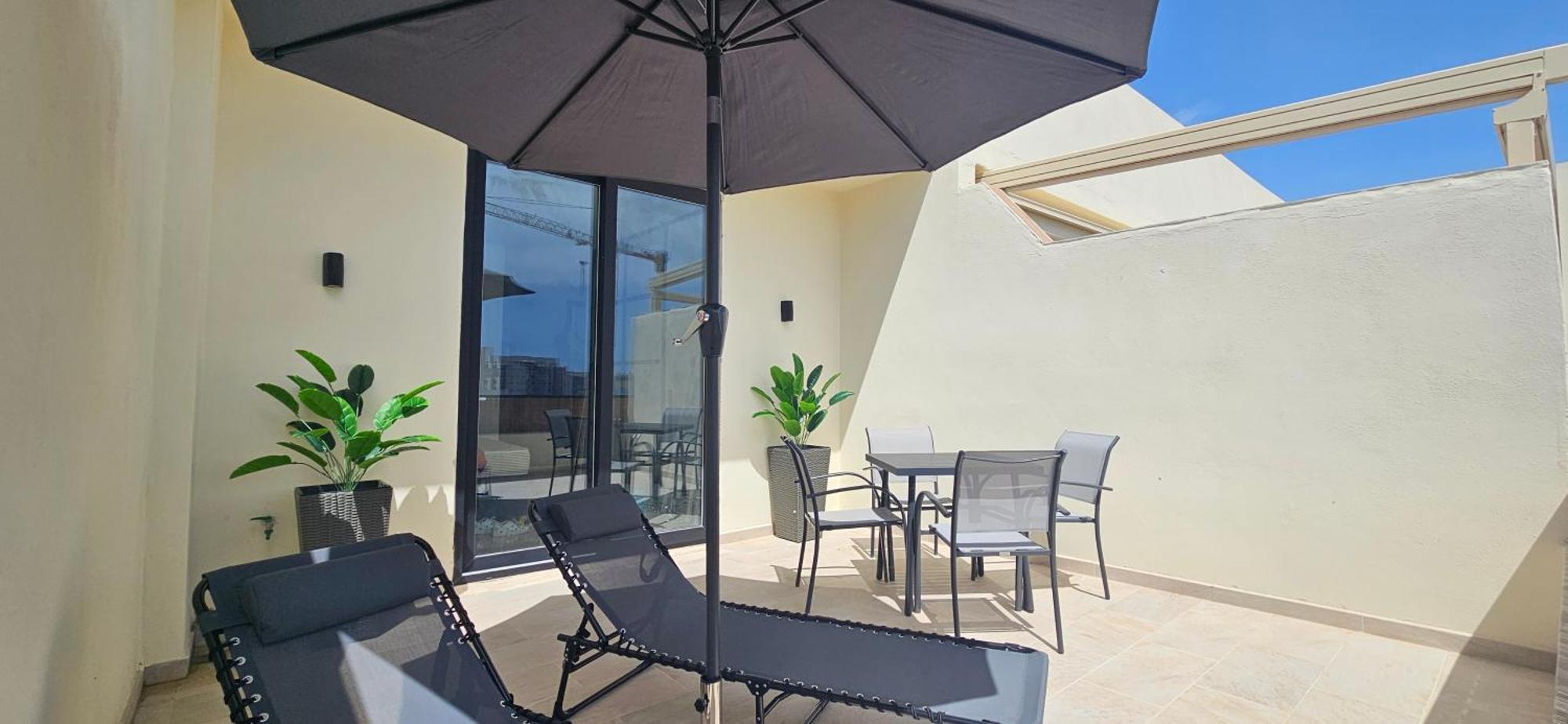 セント・ポールズ・ベイSea Breeze Penthouse And Terrace Qawra St Paul'S Bayアパートメント エクステリア 写真