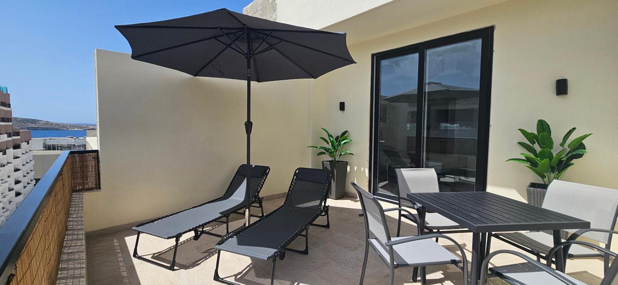 セント・ポールズ・ベイSea Breeze Penthouse And Terrace Qawra St Paul'S Bayアパートメント エクステリア 写真